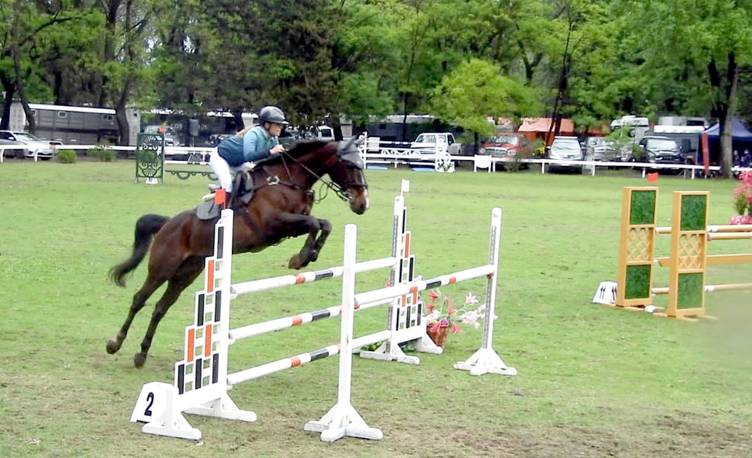Agostina Rodríguez. Ejecutando el salto de 1,20 metros