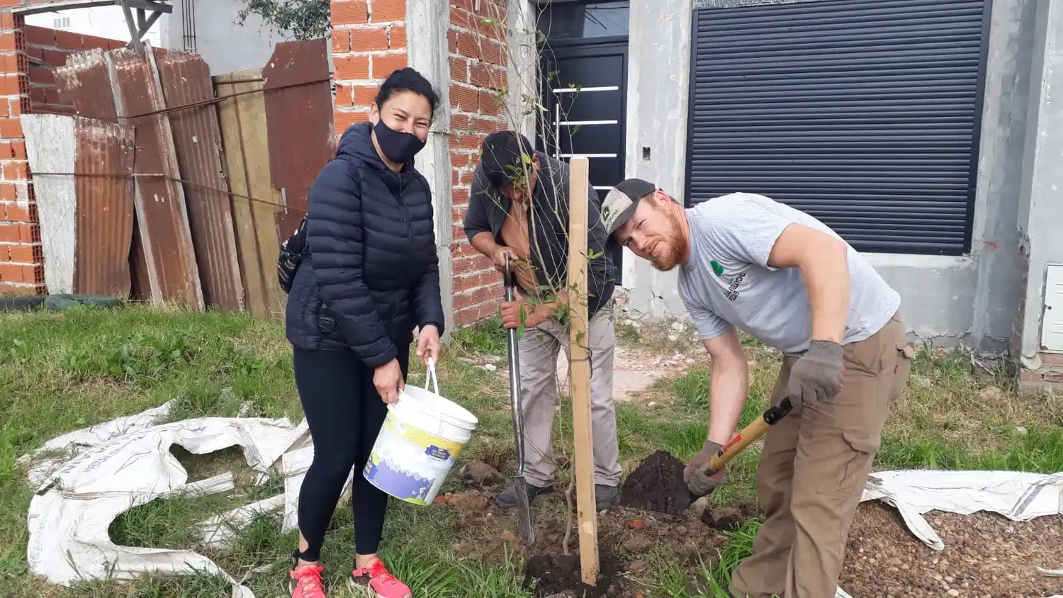 Se plantaron árboles nativos en el barrio del Loteo Ayala y en el Barrio 40 Viviendas de Roffo