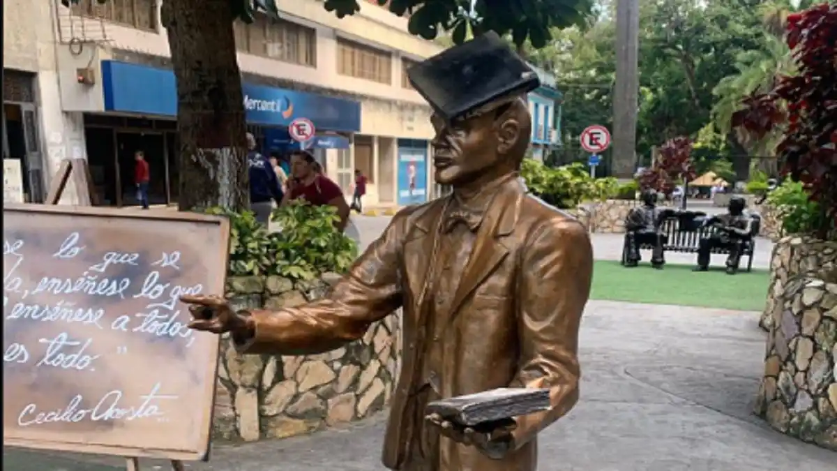 CÁMARA DE SEGURIDAD capta a tres ZAGALETONES causando vandalismo en Los Teques (+VIDEO)