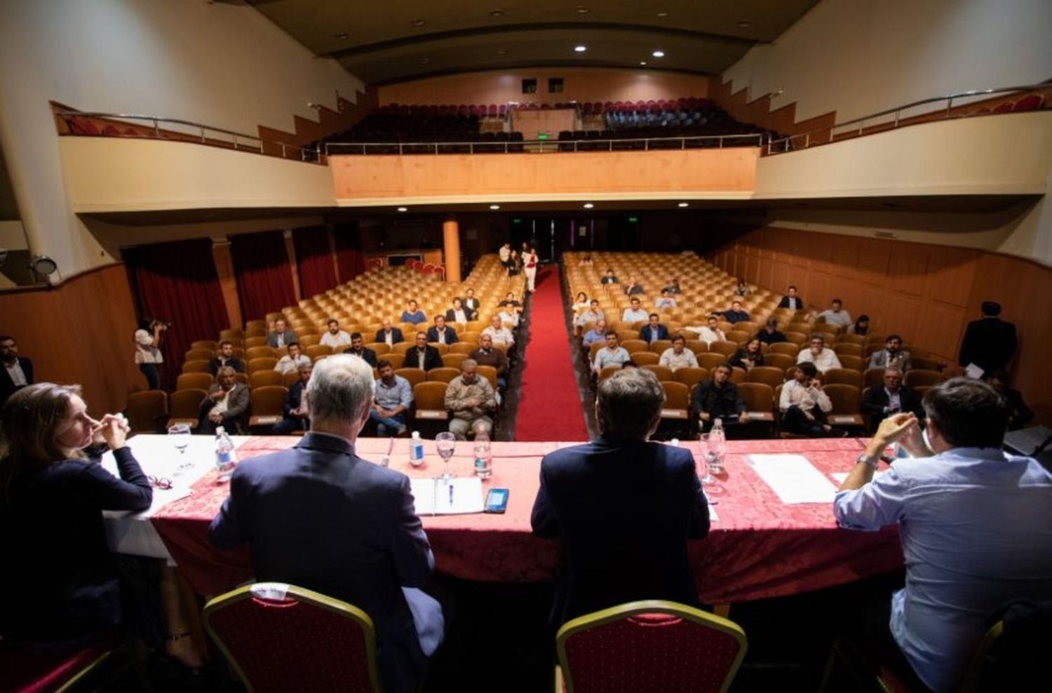 Kicillof se reunió con los intendentes para informar el plan de prevención del coronavirus