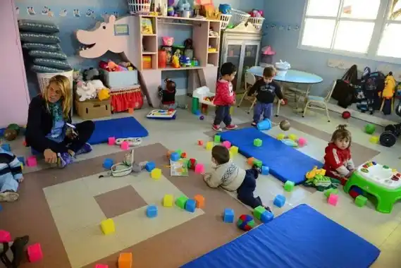 Provincia y Nación abordaron el tema de los playones y jardines maternales  