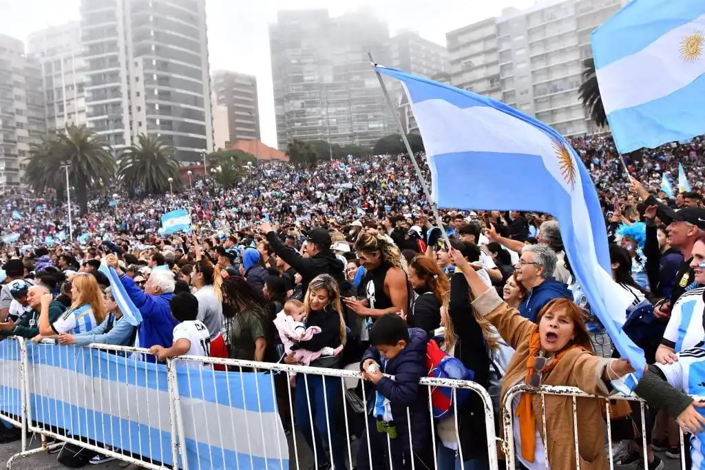 La Provincia, de celeste y blanco: Así se vivió el gran triunfo de Argentina en las principales ciudades bonaerenses