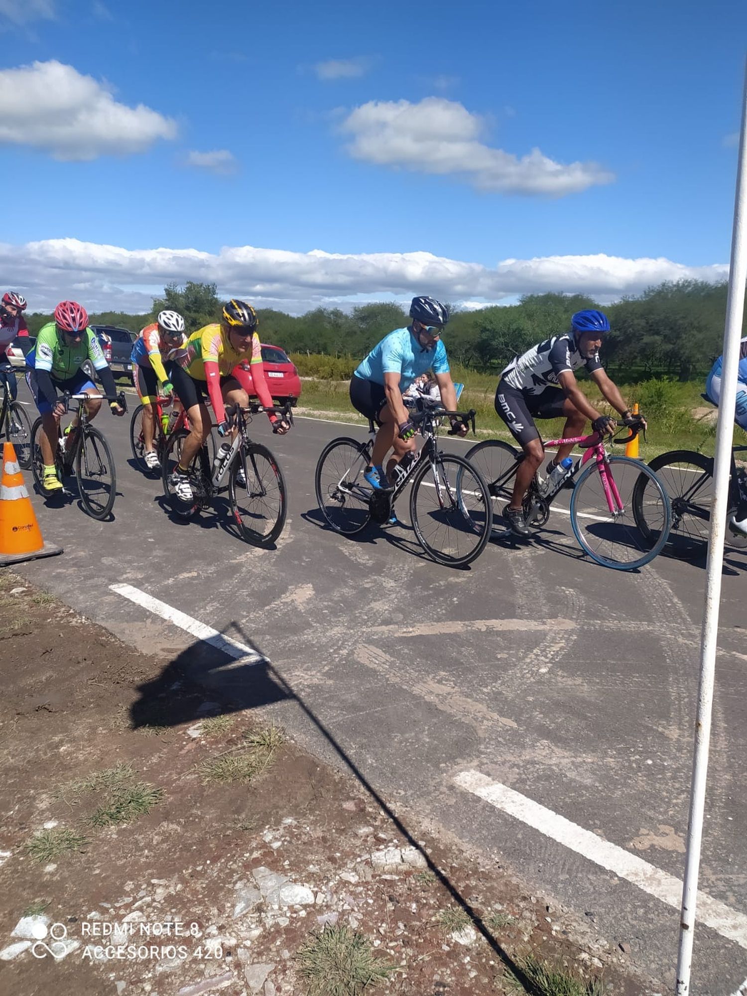 Un buen número de pedalistas de distintos puntos de la provincia, a los que se sumaron los representantes locales estuvieron presente en el festival pedalístico que se realizó en el trazado rutero "Camino a Puerto Ruiz".