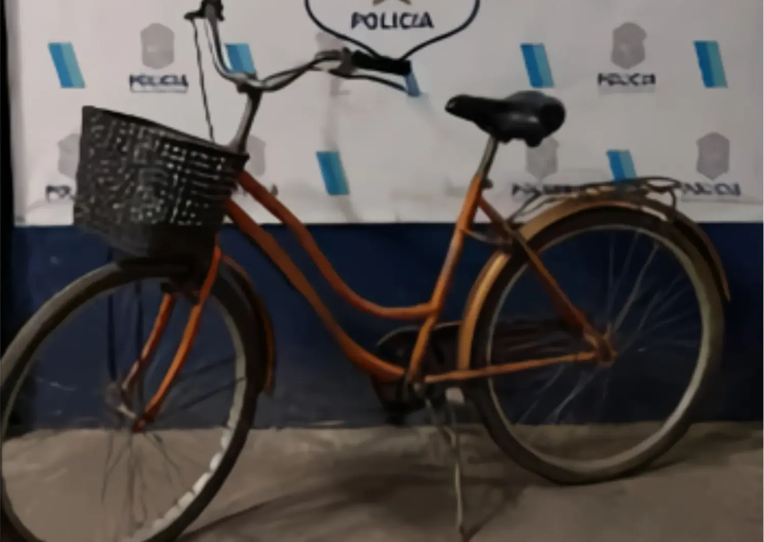 La bicicleta fue secuestrada y restituida a su propietario.