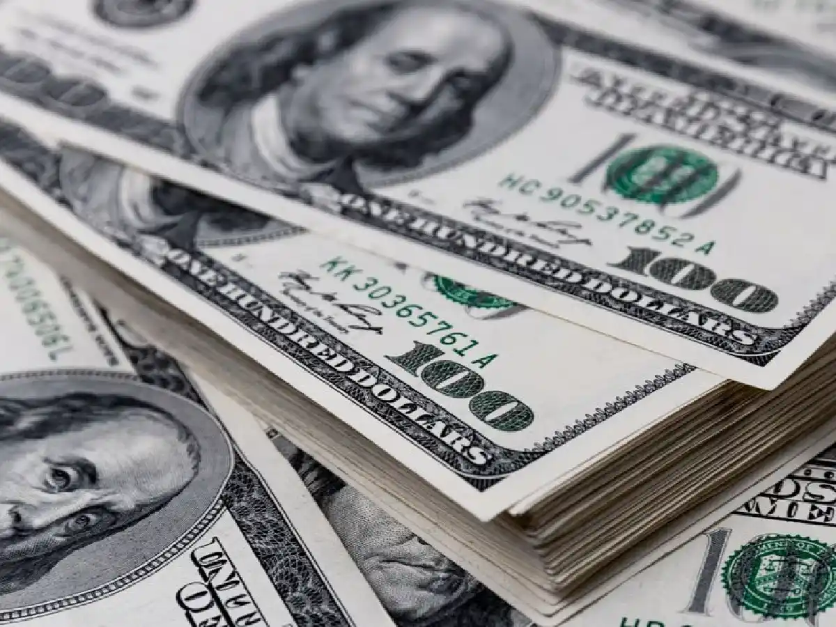 El dólar "blue" subió $10 y cerró en $289	