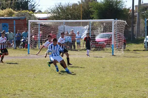 Fútbol infantil: Juventud Unida se quedó con el clásico de la ciudad