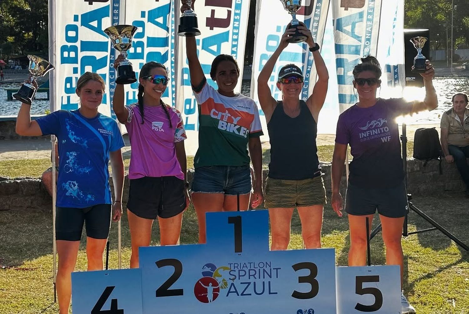Melisa Funes, cerca. El podio femenino del triatlón
