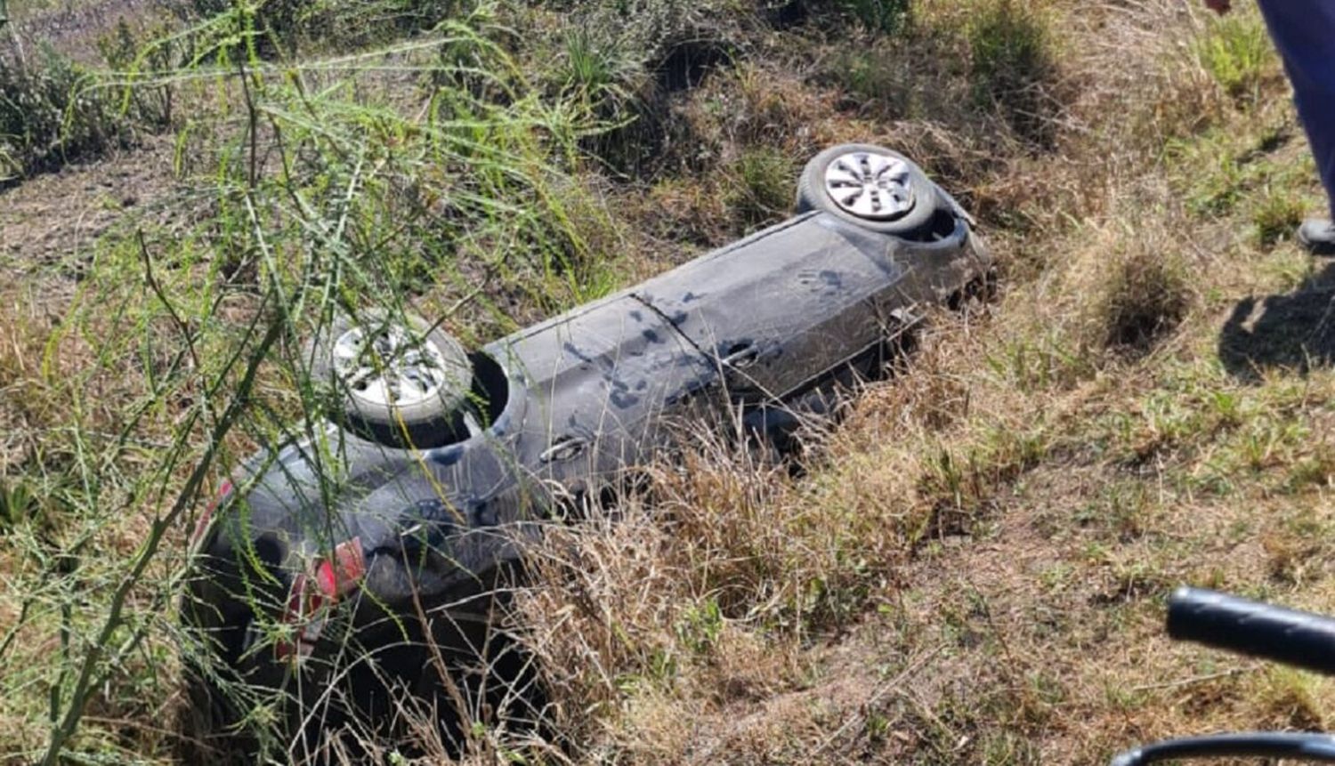 El reventón de una cubierta provocó el vuelco de un Voyage