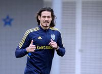 Almirón probó con Barco como titular y sin Cavani