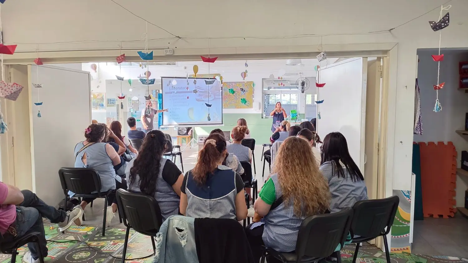 Se realizaron capacitaciones para el personal docente y no docente de las instituciones