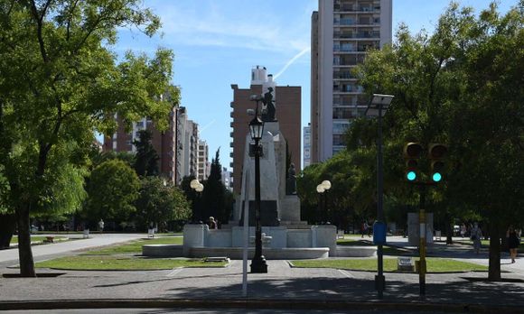Bahía Blanca: apuñalaron a dos personas en la plaza Rivadavia. Hay dos detenidos