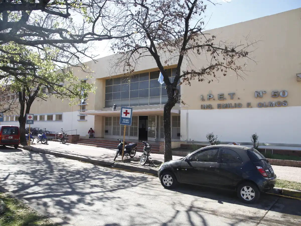 También se detectaron casos de covid en el Ipet 50 y hay varios estudiantes aislados 