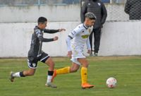 En casa, Santamarina va por una alegría necesaria