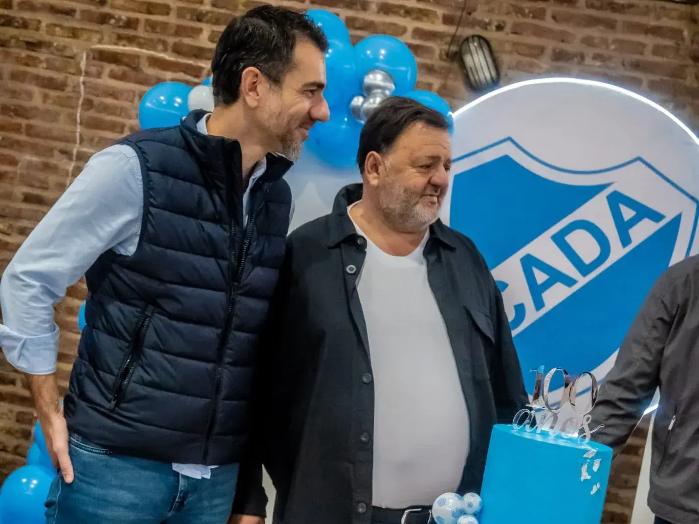 Petrecca presentó el proyecto Dibu Martínez en el Senado bonaerense
