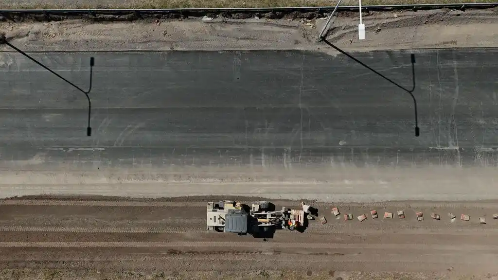 Con trabajos nocturnos Provincia avanza en la construcción del tercer carril de autopista, que ya tiene 40 % de ejecución