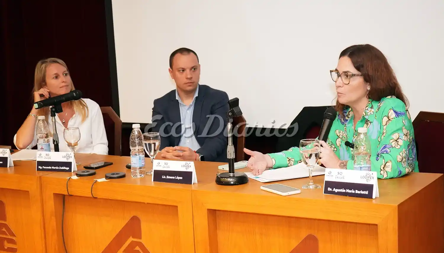 Panel. La moderadora Patricia Terwissen, Facundo Zubillaga y Jimena López