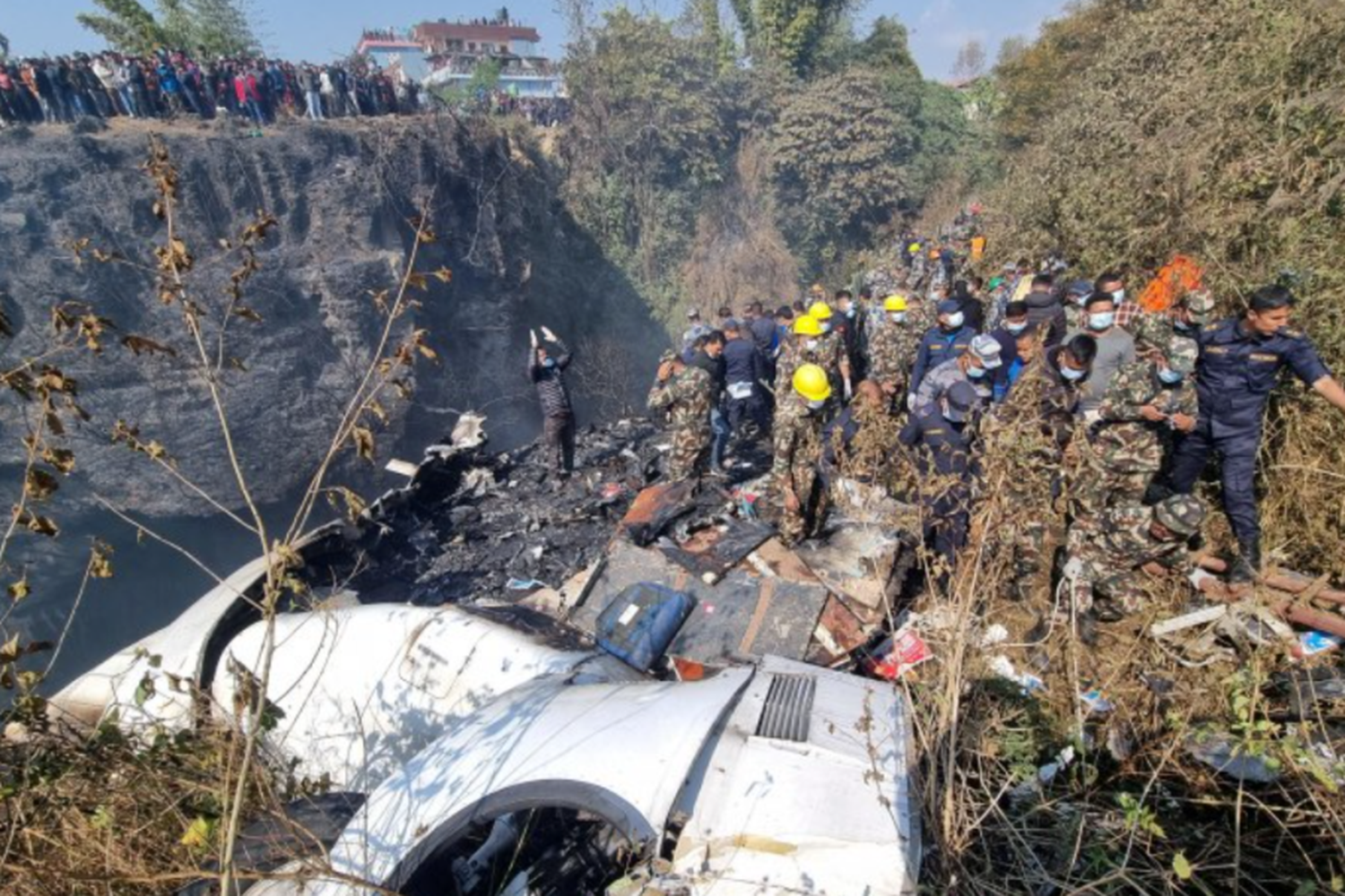 VIDEO: Un avión con 72 pasajeros se estrelló en Nepal. Un argentino iba a bordo