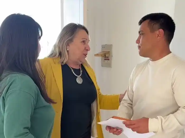 Familias adjudicatarias del Plan 100 Viviendas recorrieron sus futuras casas