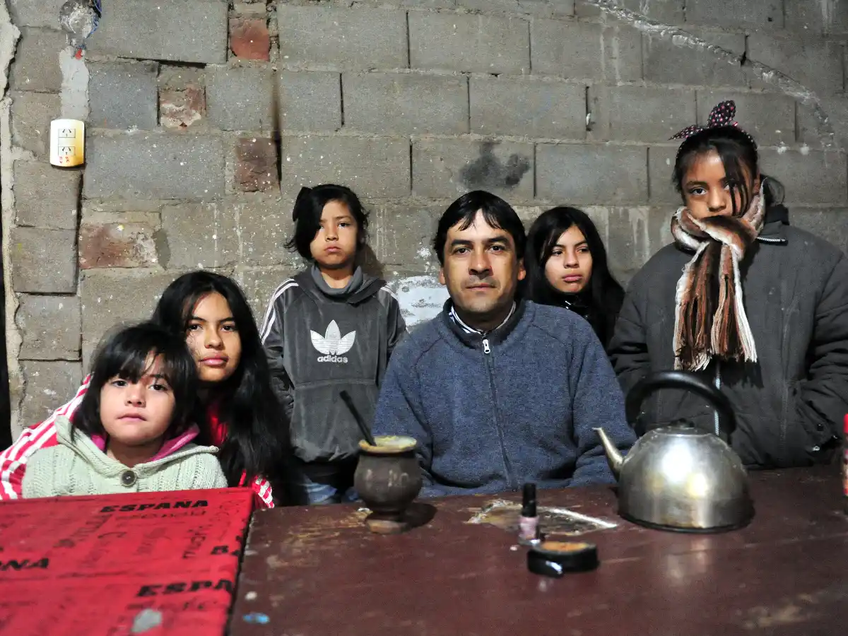 Aluvión de solidaridad para ayudar a Ariel y a sus cinco hijas 