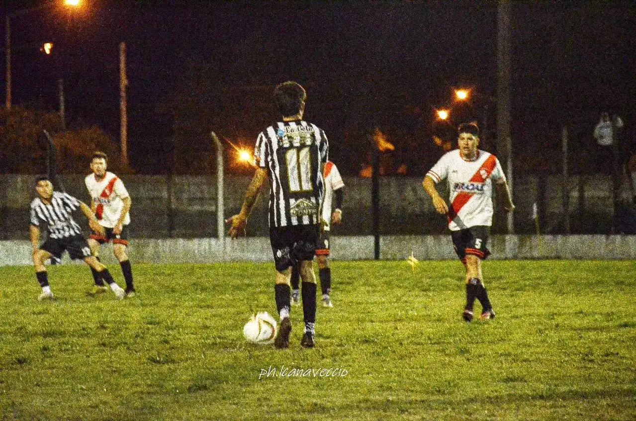 El Bosque y La Franja no se sacaron ventajas. Foto: Lorena Canaveccio.