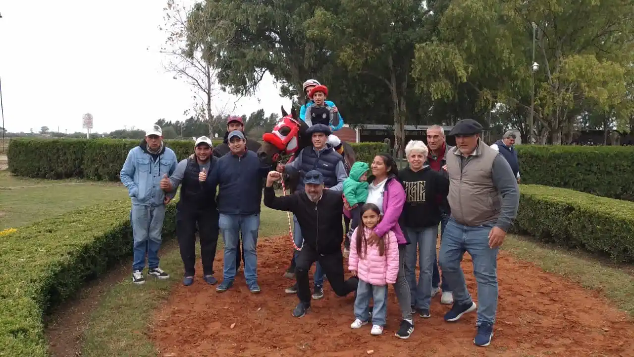 Turf: “El Negro Luis” brilló en el Gran Premio 25 de Mayo
