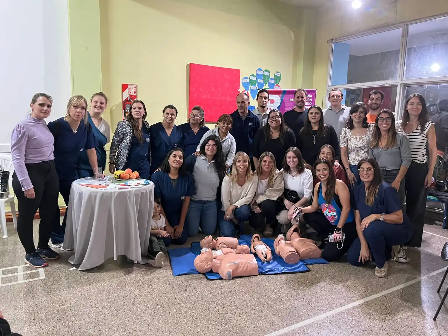 La agenda de actividades incluyó dispositivos de salud como capacitación en RCP y primeros auxilios; Punto Violeta, controles para el cuidado de la salud; dispositivo Sin Tabú por parte de la Dirección de Juventudes y punto de hidratación.