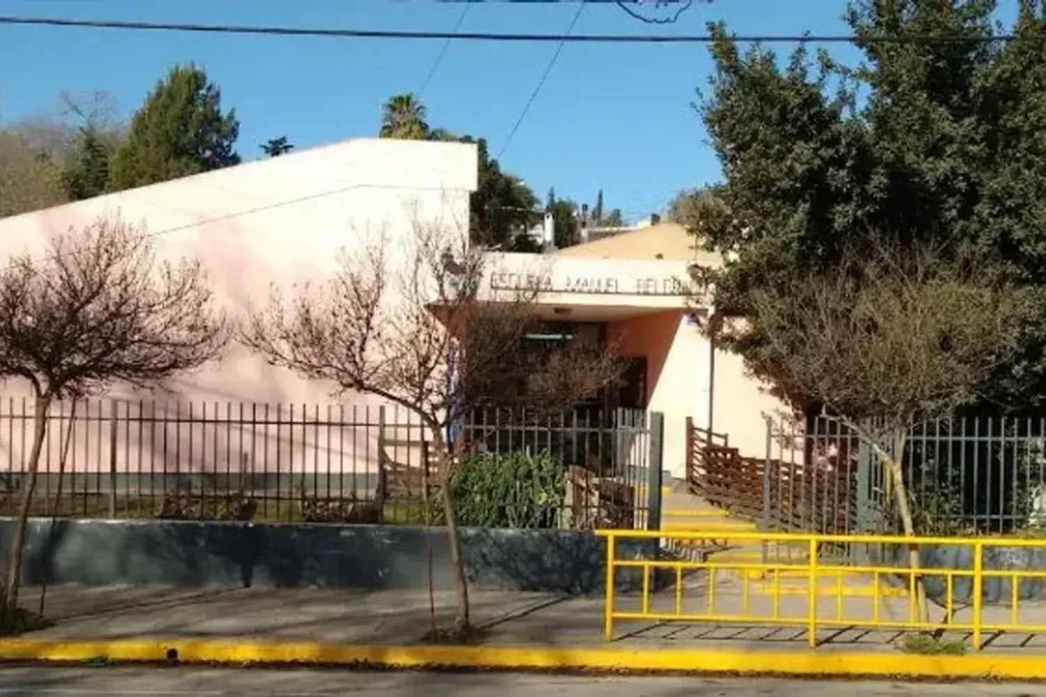 Un colectivero le aplastó el brazo a un nene frente a un jardín de infantes en Villa Carlos Paz 