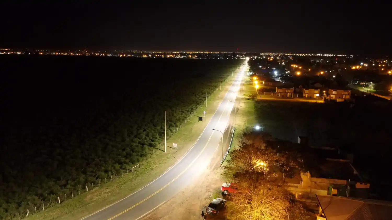 Se iluminó la Avenida 1 de Diciembre de Pueblo Belgrano