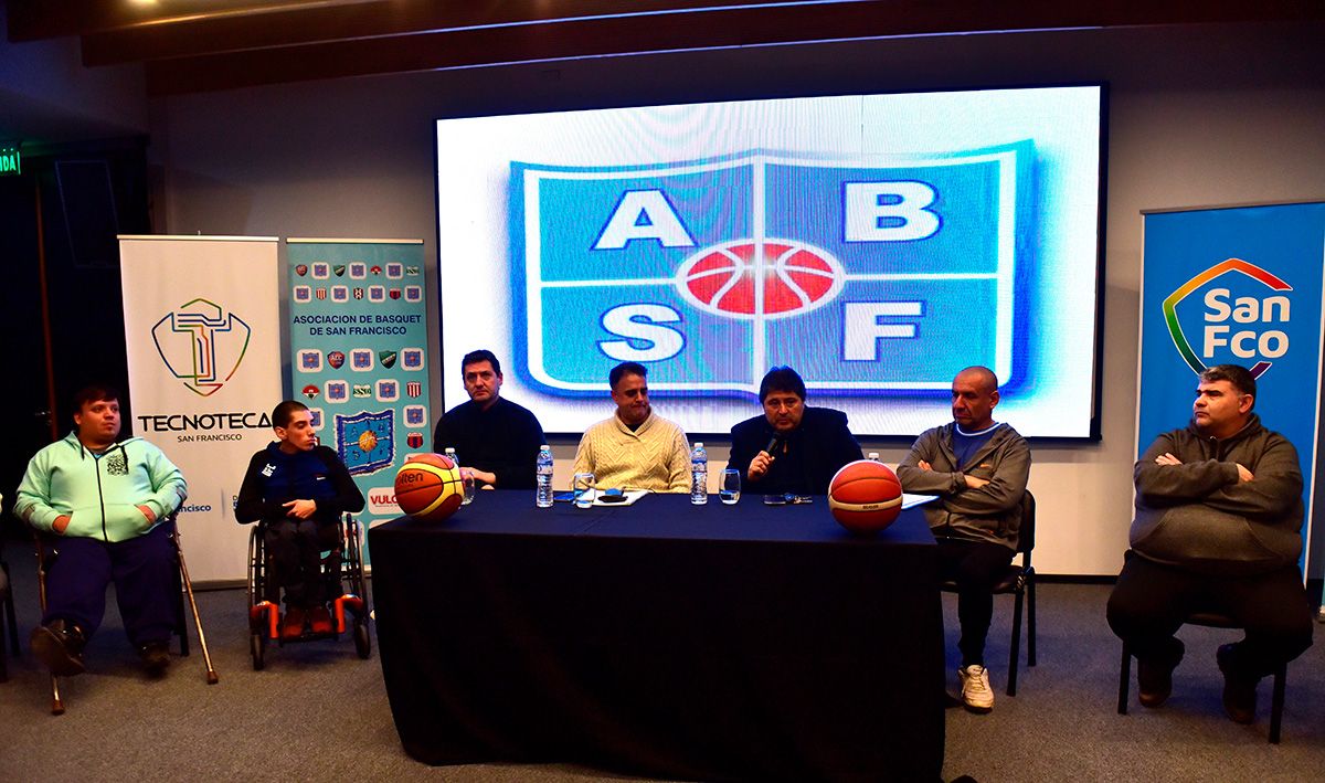 La Asociación de Básquet de San Francisco presentó el nuevo departamento de básquet junto a jugadores y dirigentes de la Federación de Básquet de Córdoba