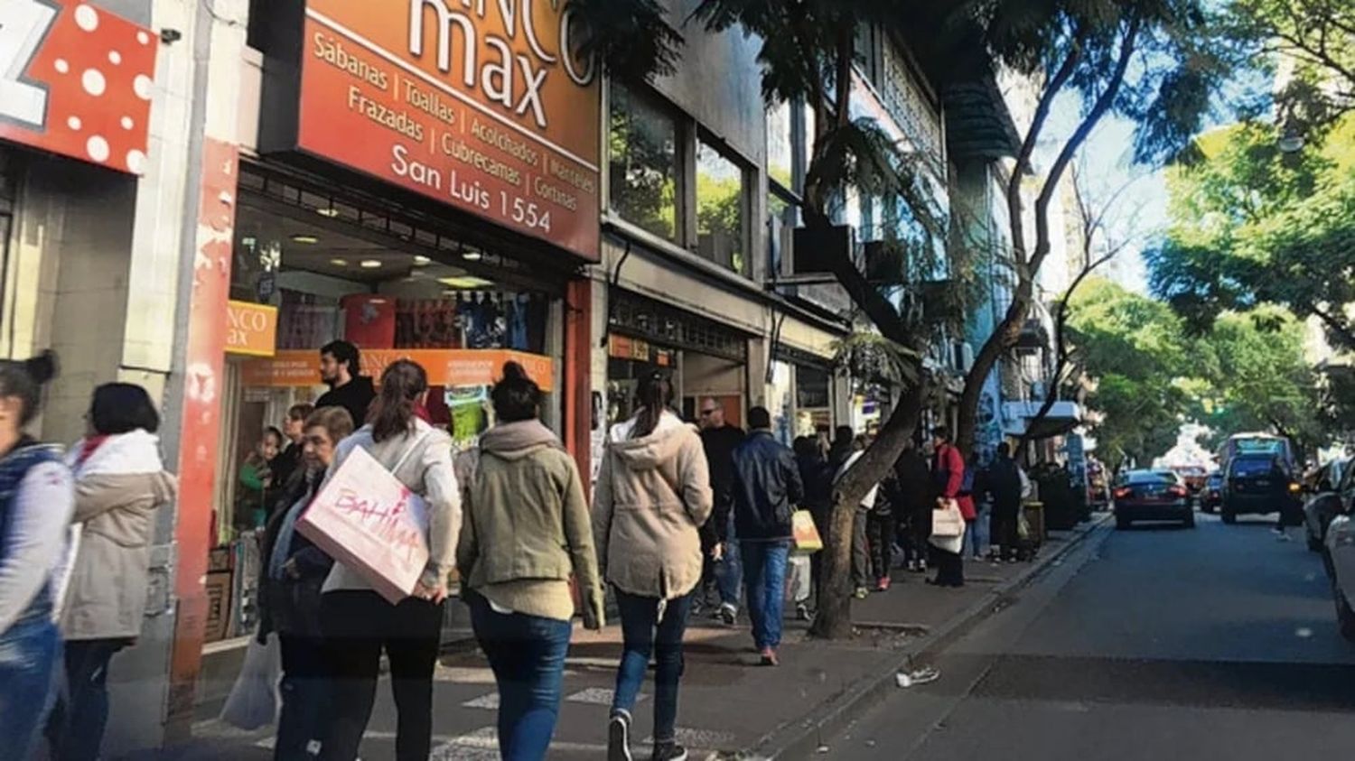 Los comercios de calle San Luis abrirán este viernes con horario extendido