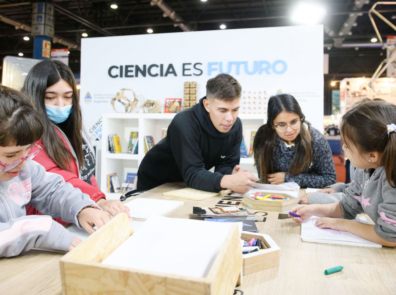 Llega la primera edición de la Feria de Libros Científicos