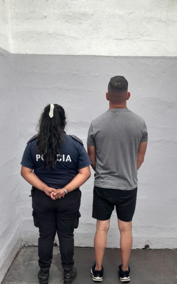 Detuvieron a un hombre que circulaba en automóvil con una licencia apócrifa