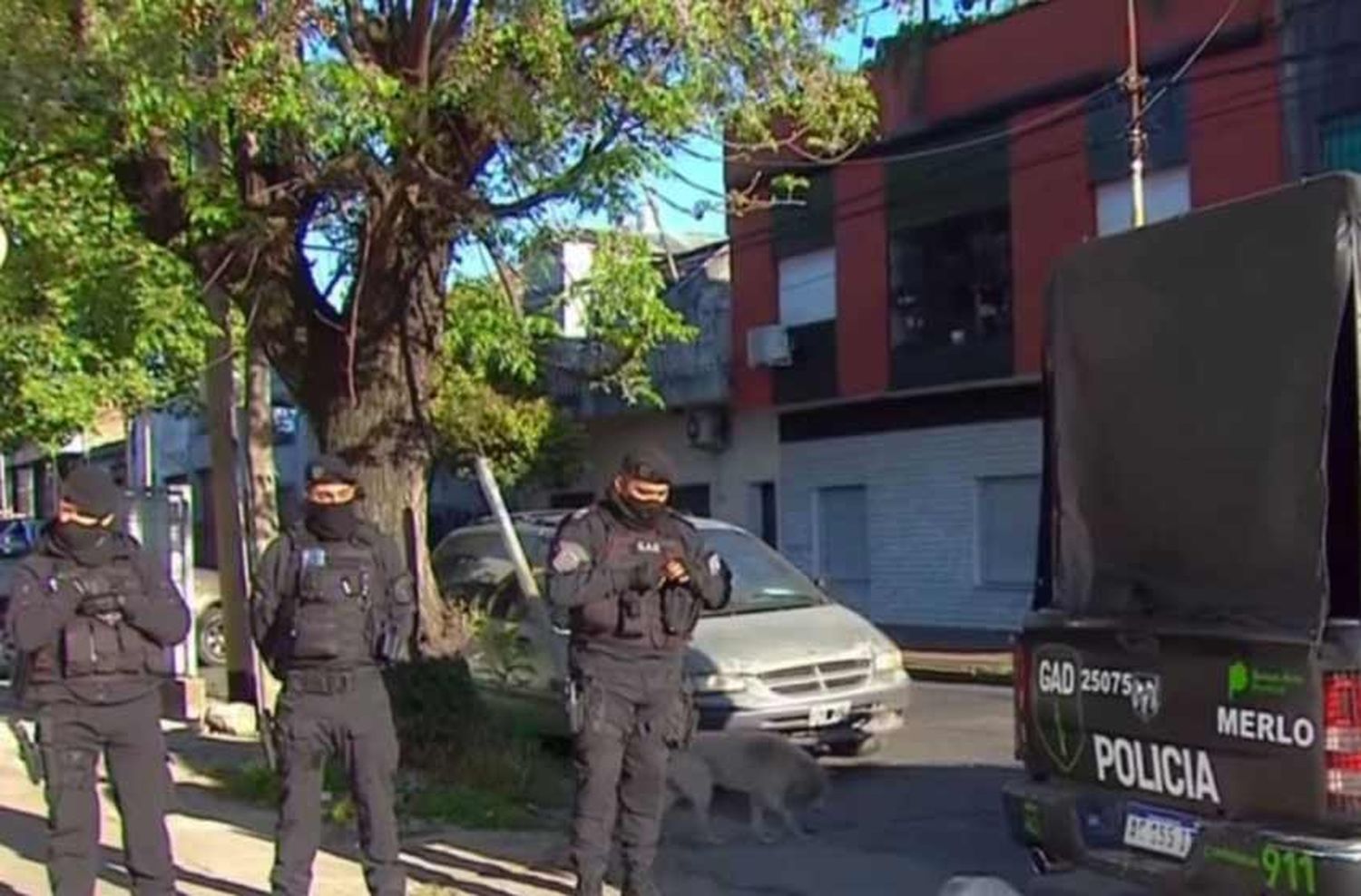 Horror en la toma de Caseros: un policía mató al secuestrador y encontró muerto al rehén