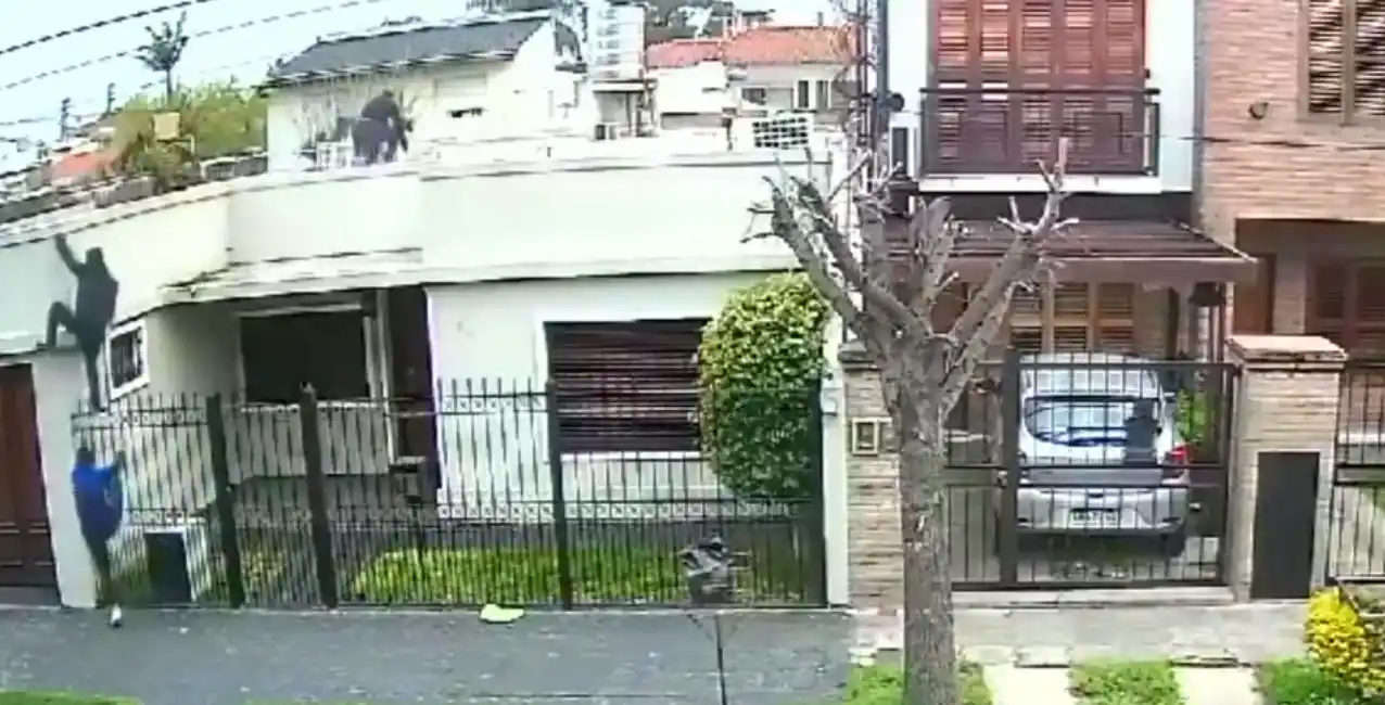 Las cámaras de seguridad captaron el momento.