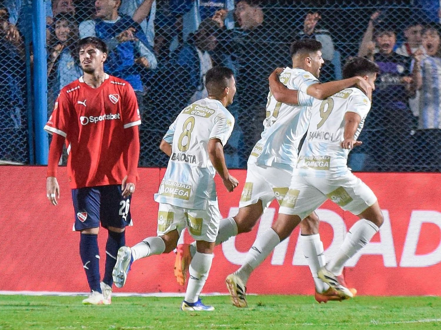 Independiente se puso al día con una derrota