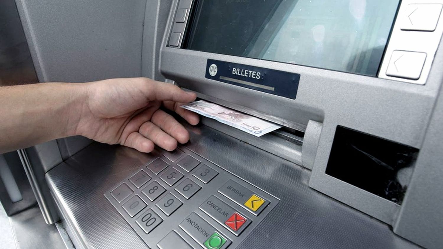 Bancos habilitan créditos y descubiertos en cuenta corriente al 24% para el pago de salarios