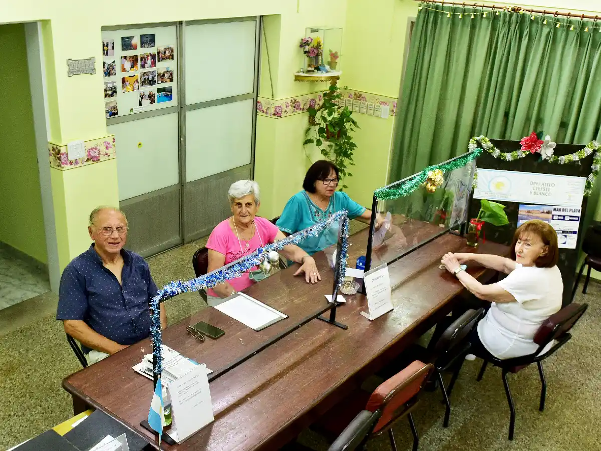 El verano suma opciones para los adultos mayores  