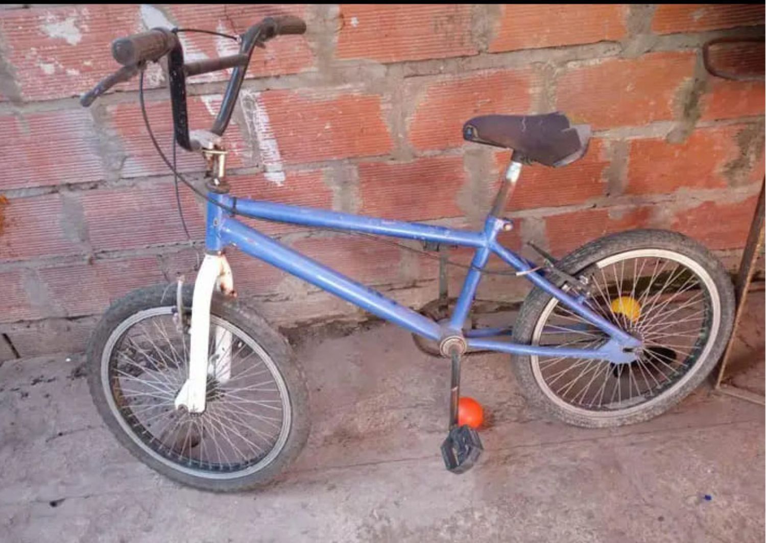 Le robaron la bici afuera de la escuela 43