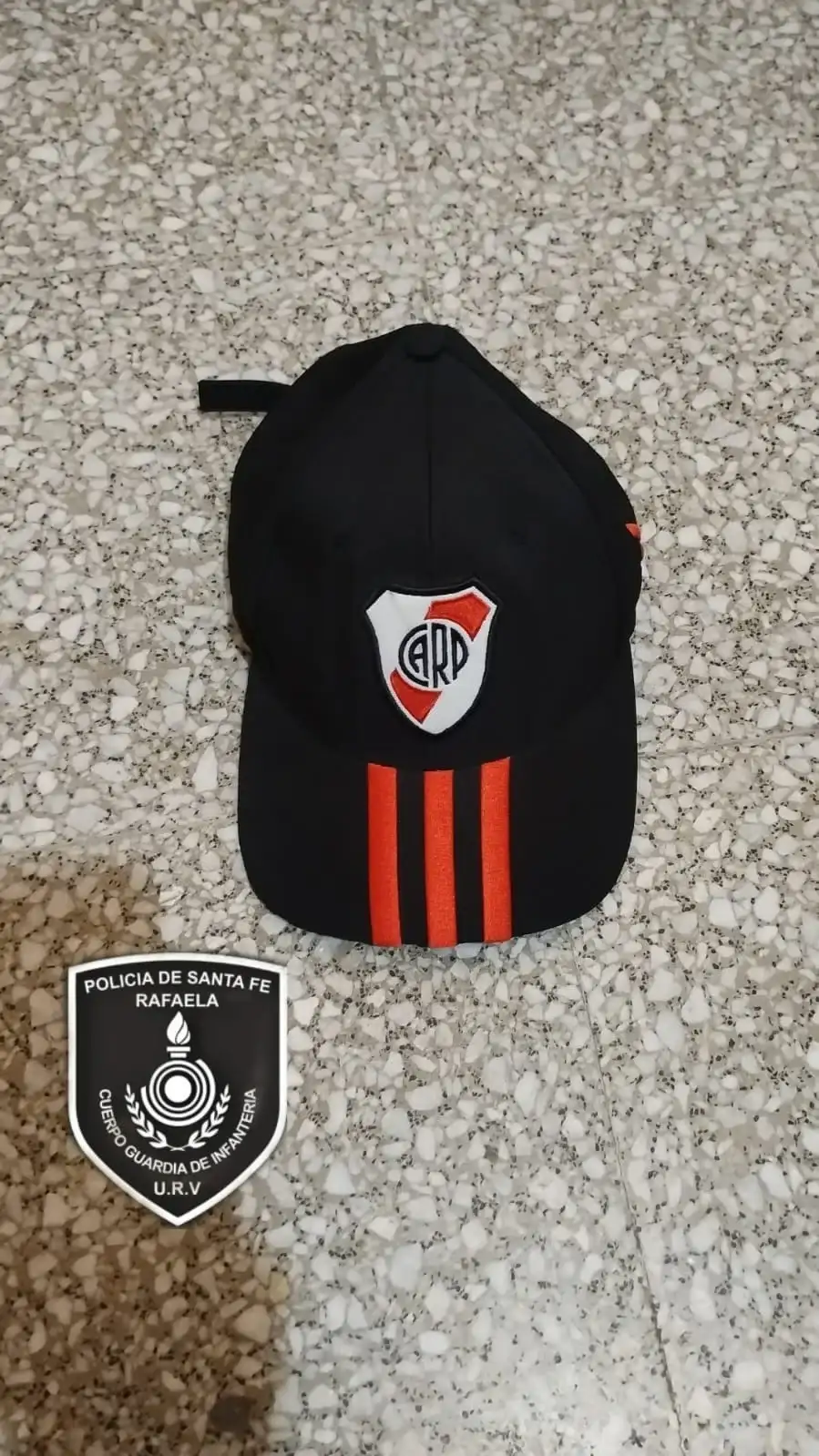 Detuvieron a dos jóvenes por el robo de una gorra en Rafaela - 2