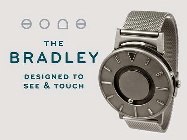 Reloj pulsera para ciegos causa furor entre los videntes