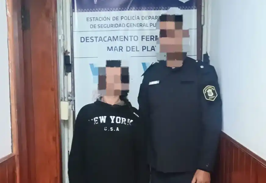 La mujer registraba un pedido de captura vigente por una causa de “hurto”, iniciada el 15 de septiembre de 2025.