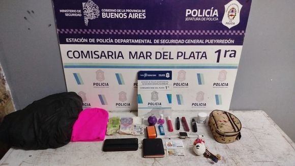 Aprehendieron a una pareja tras asaltar a una joven con un arma blanca
