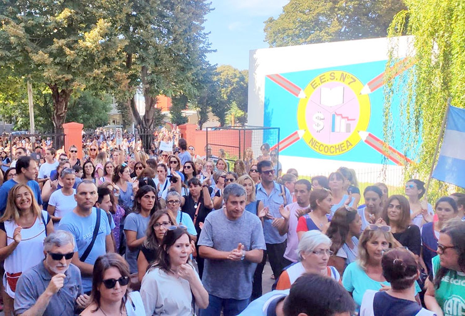 Fuerte movilización docente para repudiar la violencia