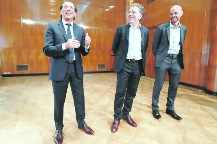 Gobierno quiere para 2019 paritarias en 23% (más revisión)