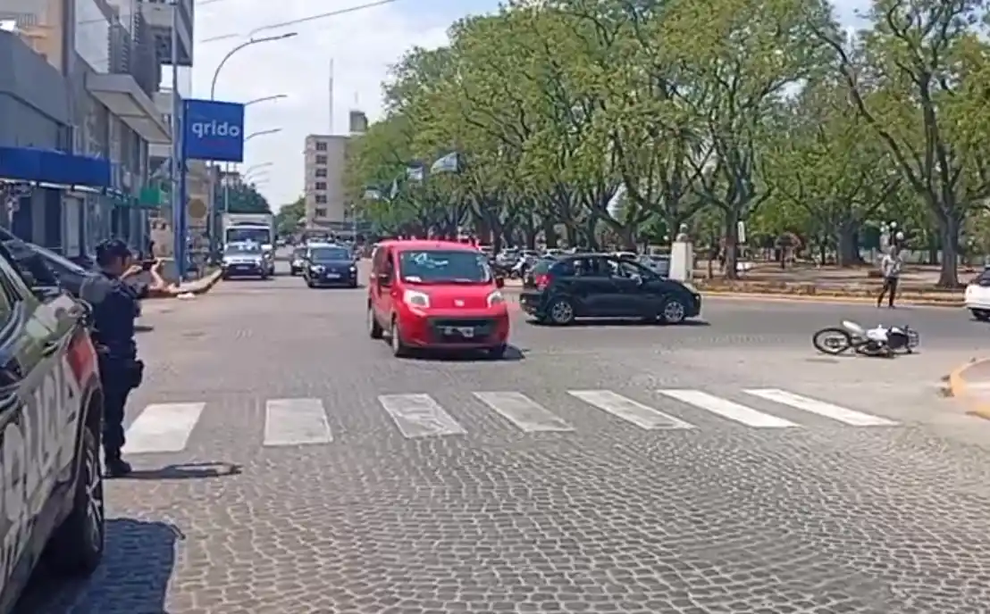 Choque y caos de tránsito en pleno centro de Rafaela este mediodía