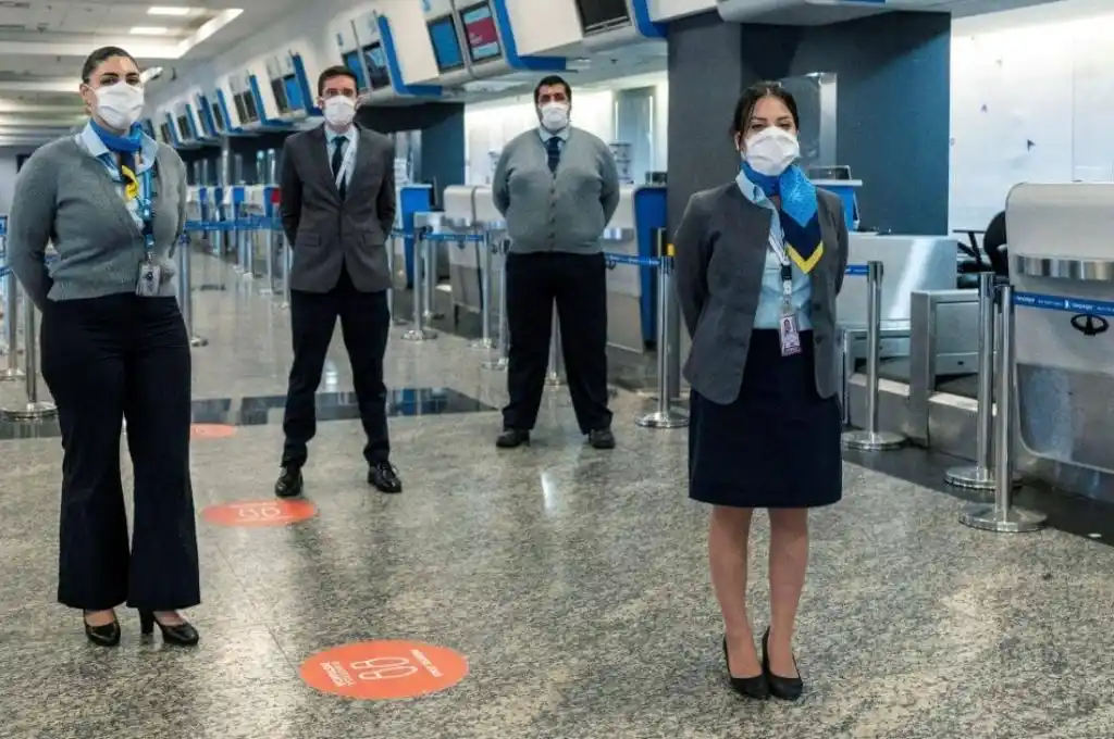 Aerolíneas Argentinas pagará el 50% del sueldo a sus empleados