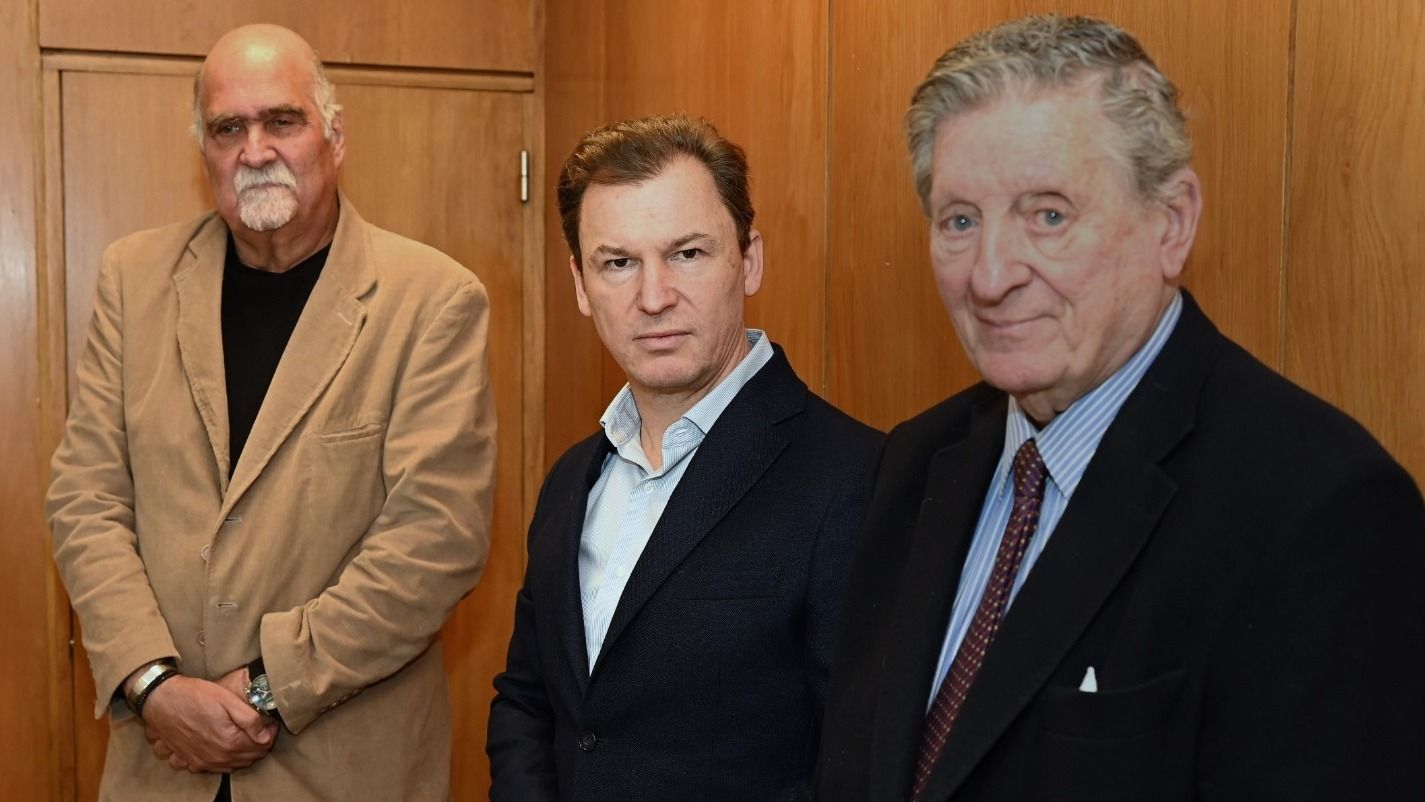 Nahuel Caputto, por A.D.I.R.A; Luis Humberto Tarsitano, por A.R.P.A. ; José Claudio Escribano, por A.E.D.B.A.