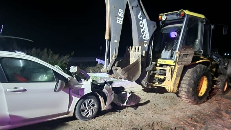 Murió un militar del Regimiento y dos resultaron heridos tras colisionar contra una retroexcavadora en la Ruta 20