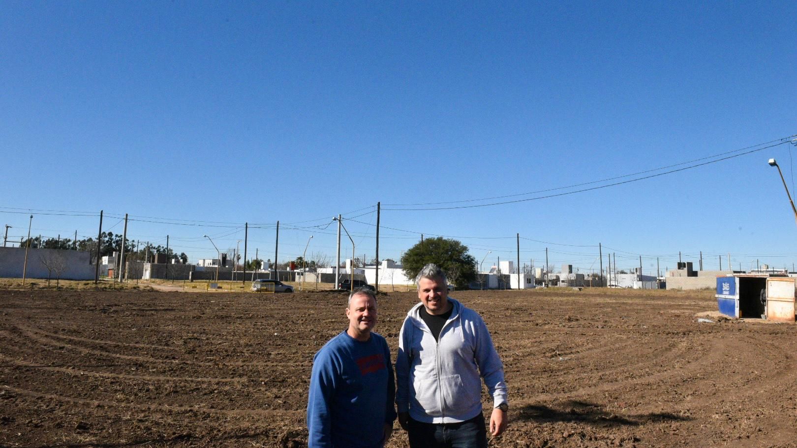 Fernando Magnano y Andrés Massoni, presidente y vice respectivamente, supervisaron las obras en el predio “Alejandro Aimaretti”.