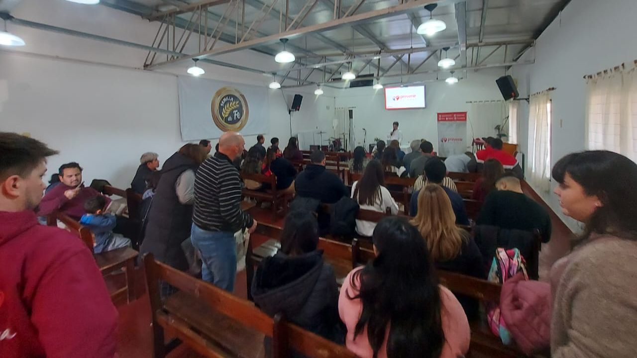 Más de 50 personas participaron de una jornada de prevención del suicidio y adicciones en la iglesia Del Camino